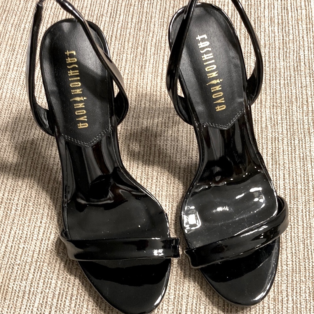 Fashion Nova black heels size 6